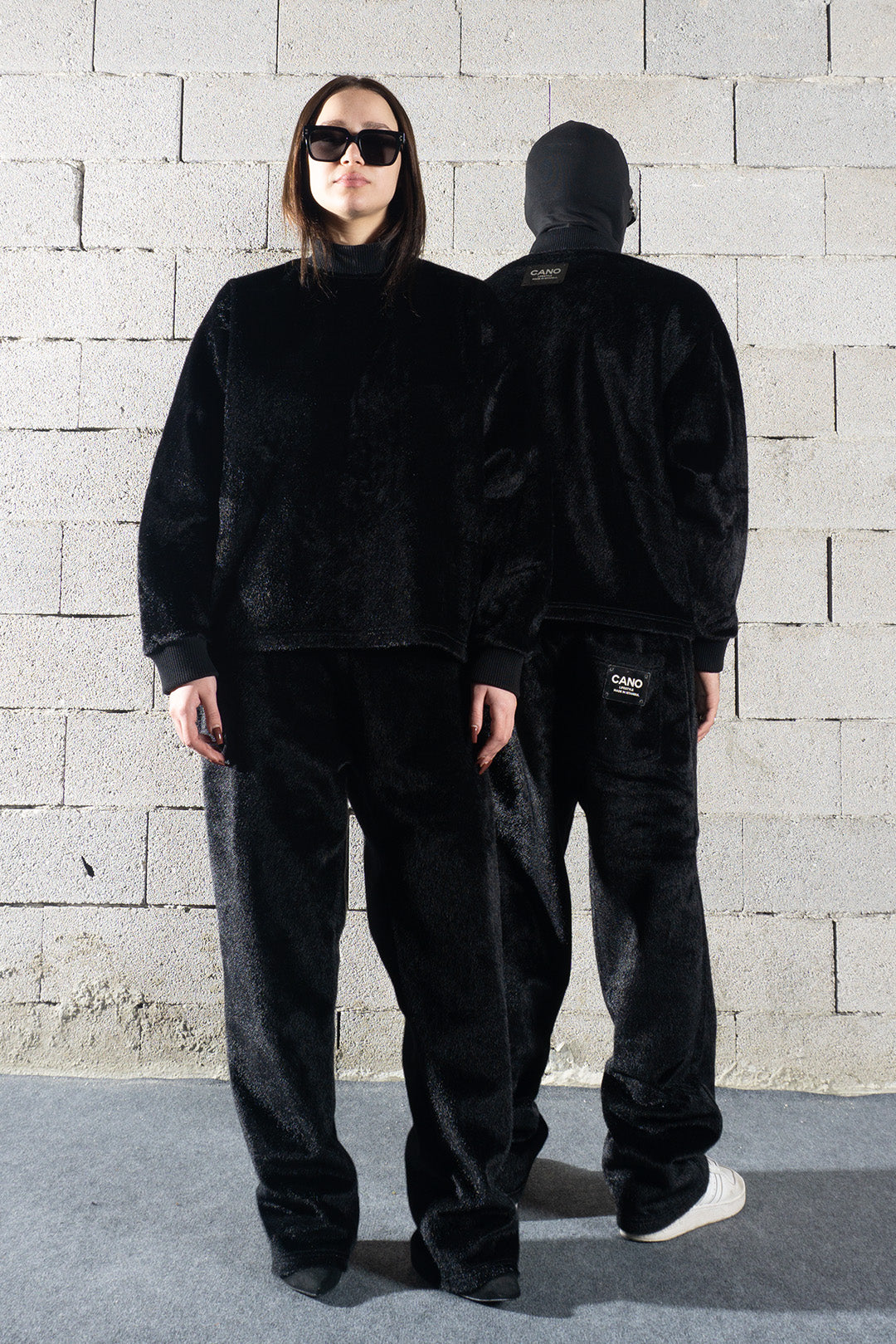 SHINY BLACK SWEATER